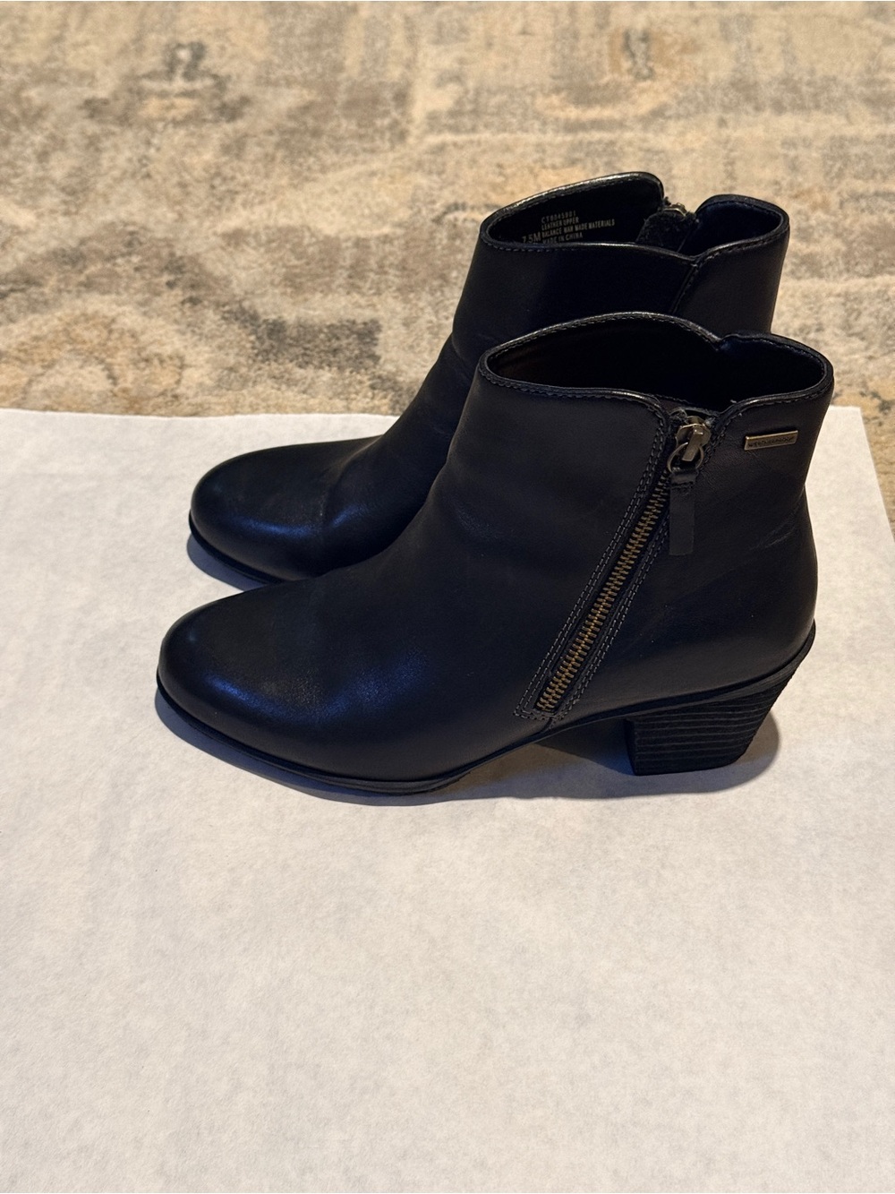 Comfortiva Black Leather Ankle Booties | Side Zip | Size 7.5 M
